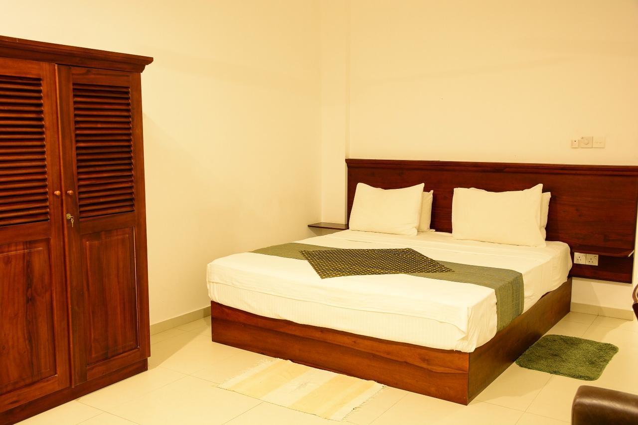 Ranmal Beach Hotel Hikkaduwa Zimmer foto